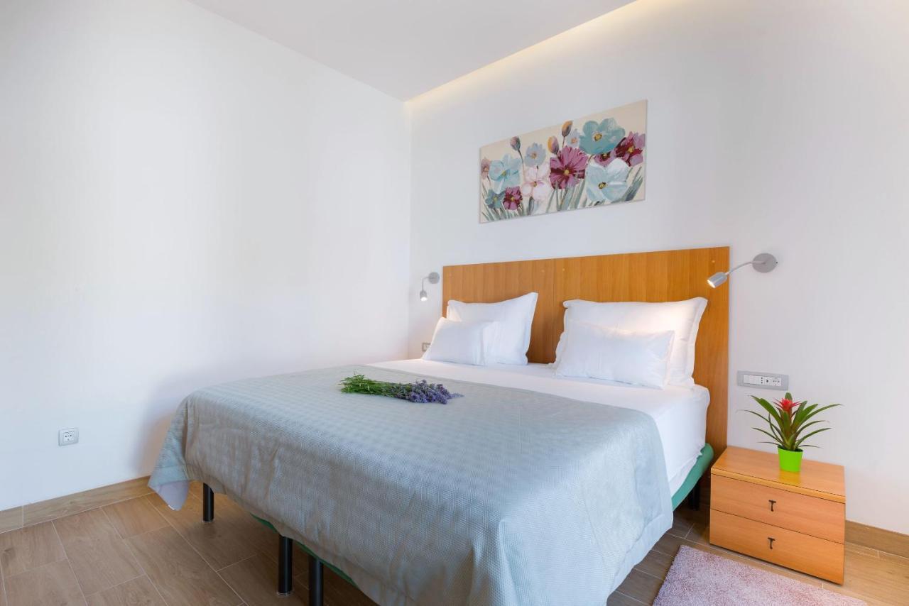 Beach Residences Caroline Хвар Экстерьер фото